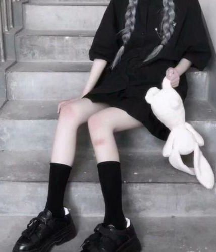 【晋江】《万人嫌重生后不当怨种了》作者：逆羽羽